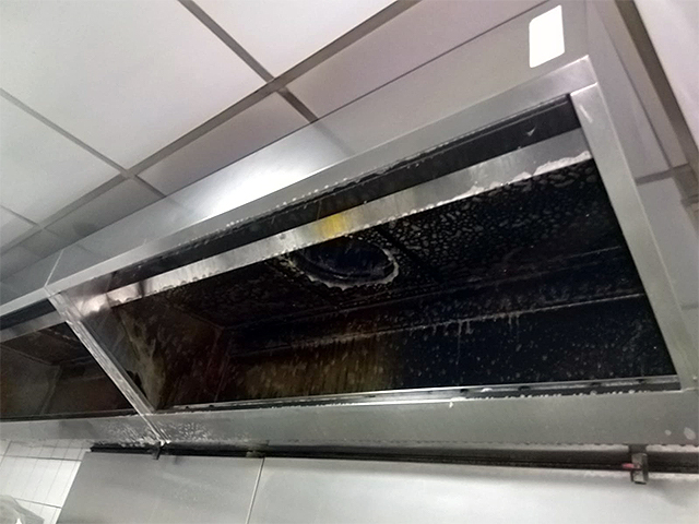 Fettabluftventilatoren Reinigung und Desinfektion vor der Reinigung durch GASTRO REINIGUNG Witten